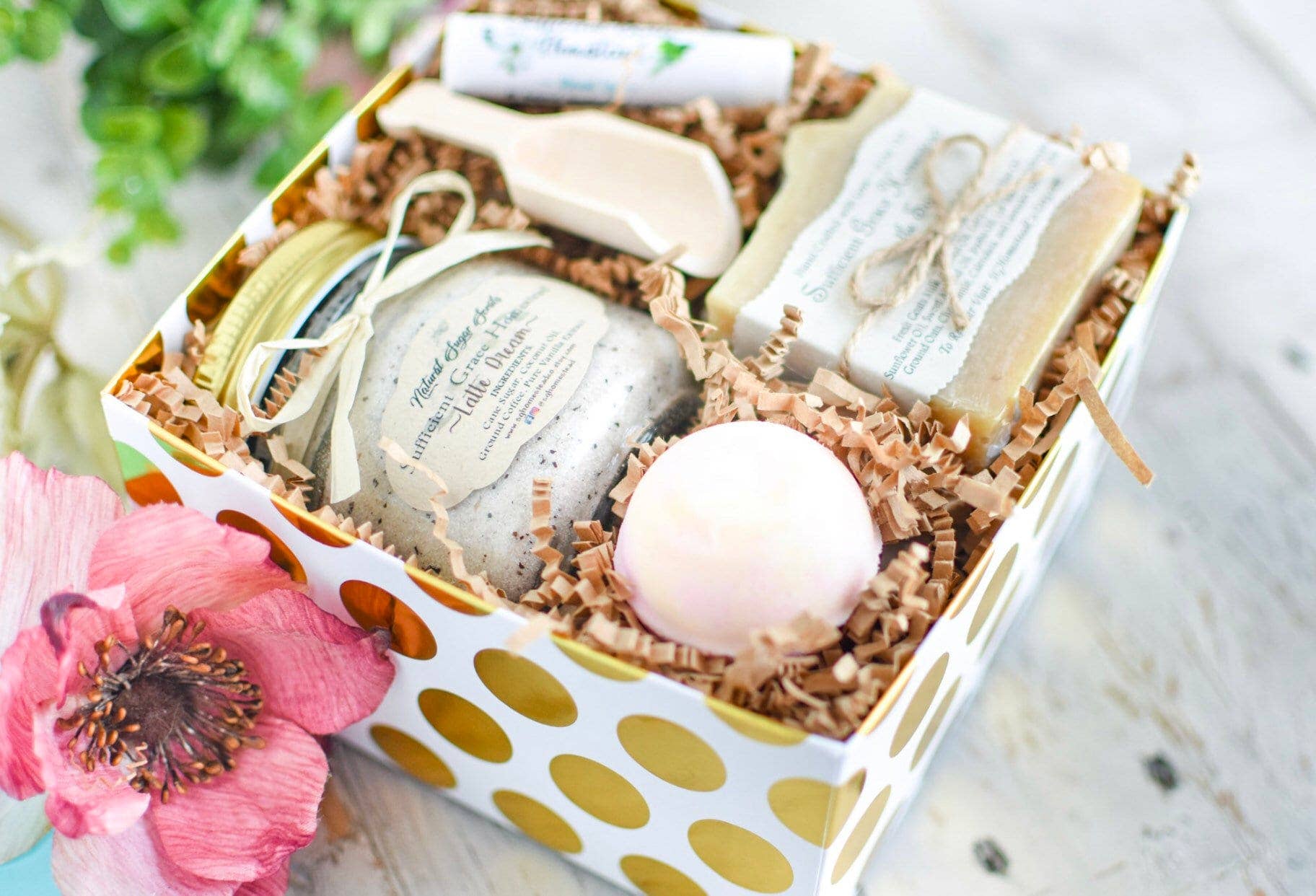 SGHomesteadCo. - Wholesale Bath & Body Set - Natural Skin Care Gift Set for Spring, Self Care Gift Idea1