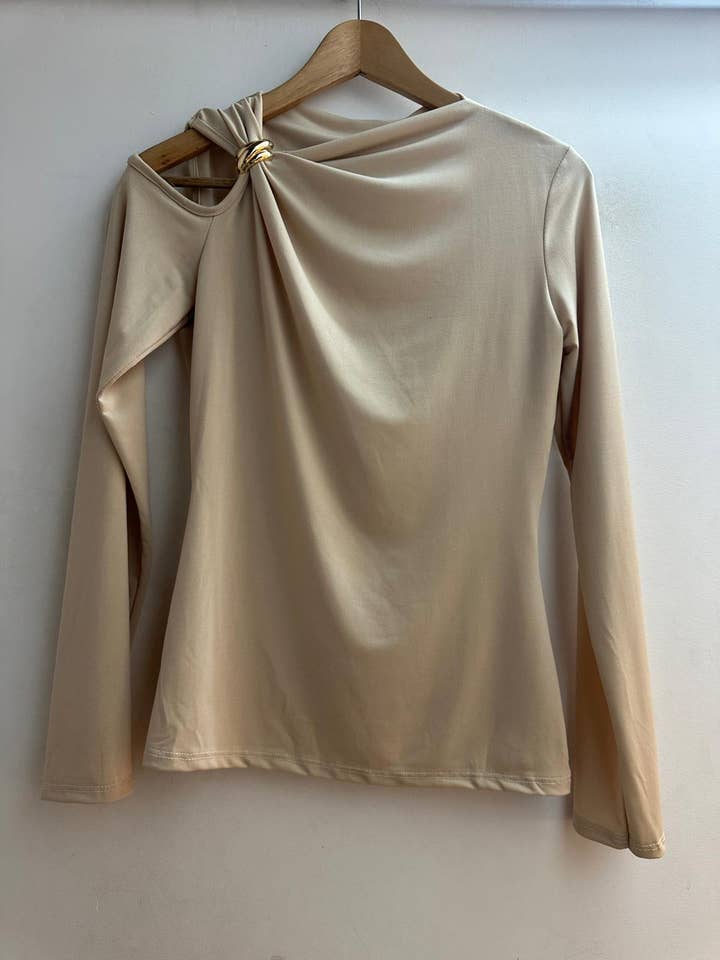 LORIANE - Wholesale T-Shirt - Women's - T10363 Asymmetric solid top with a brooch10