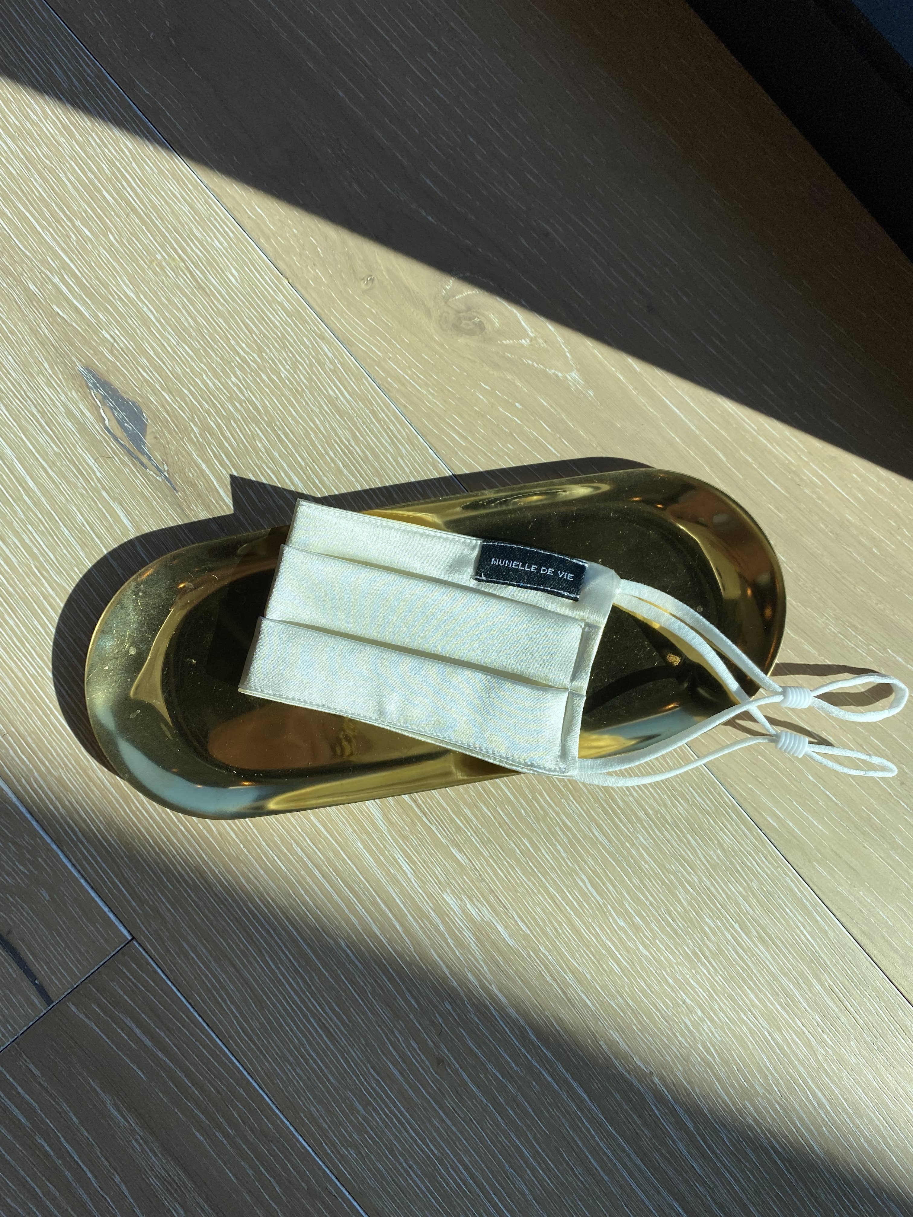 MUNELLE DE VIE – Großhandel Nicht-medizinische Einwegmaske – Munelle De Vie Handgefertigte Gesichtsmaske aus Seide1