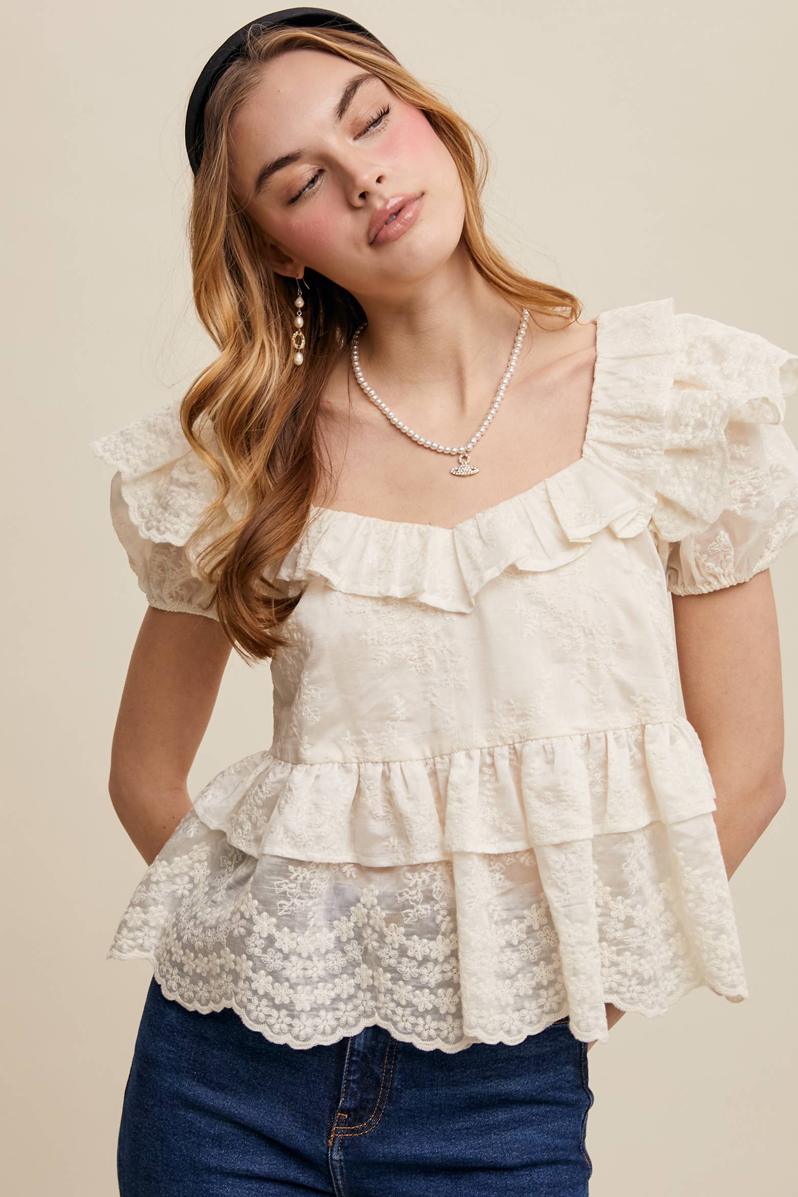 Listicle – Engroshandel Bluse - Dame – Broderet flæsepeplumbluse23