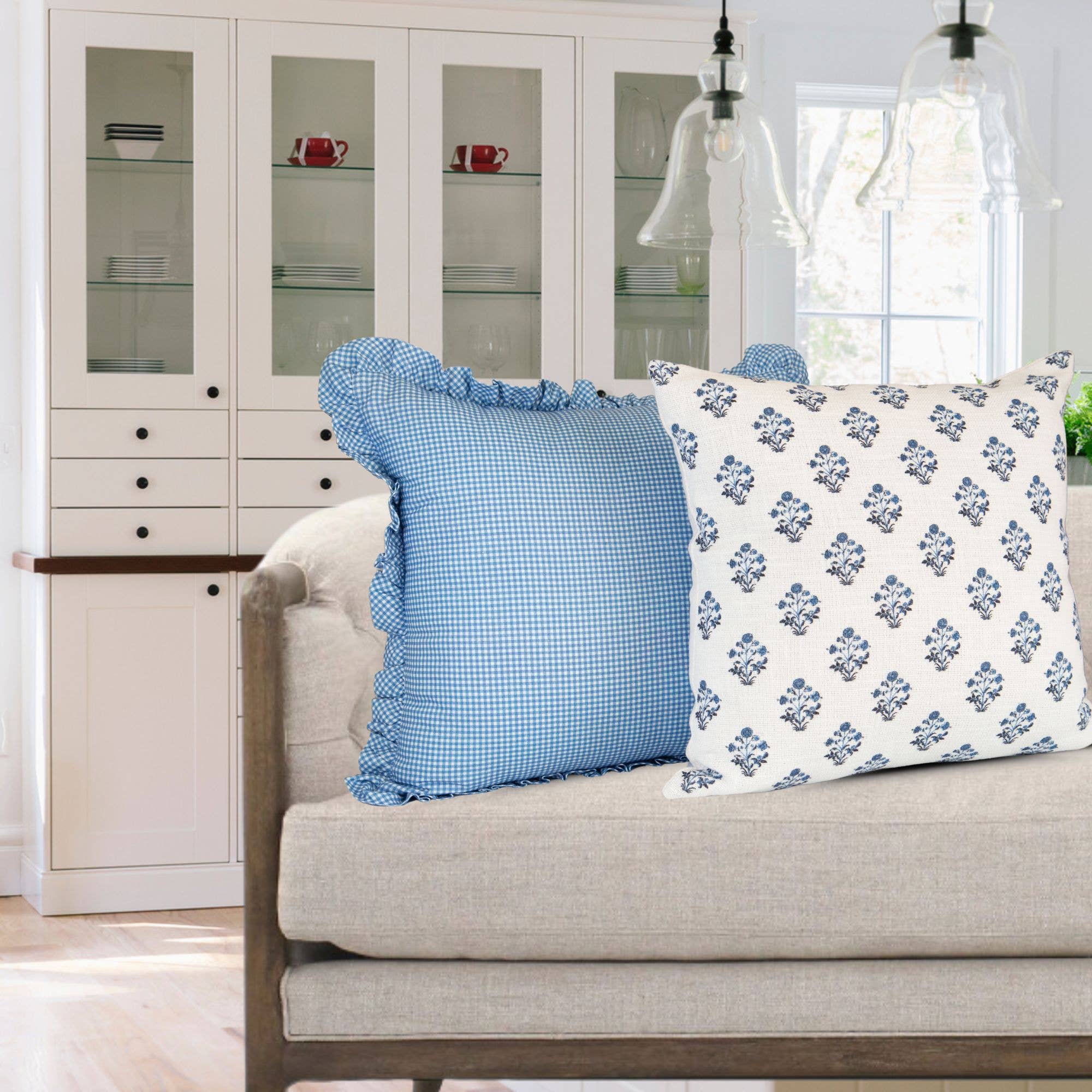 Tajik  Home  LLC - Vente Housse de coussin - Housse de coussin Isabella imprimé floral bleu - Style grand-mère côtier4