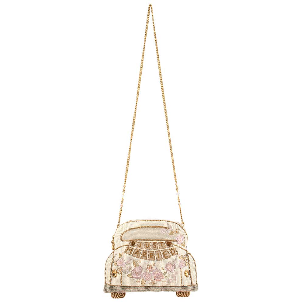 Mary Frances Accessories – bolsa tiracolo - Mulher por atacado – Bolsa transversal com imagem de carro e miçangas Just Married5