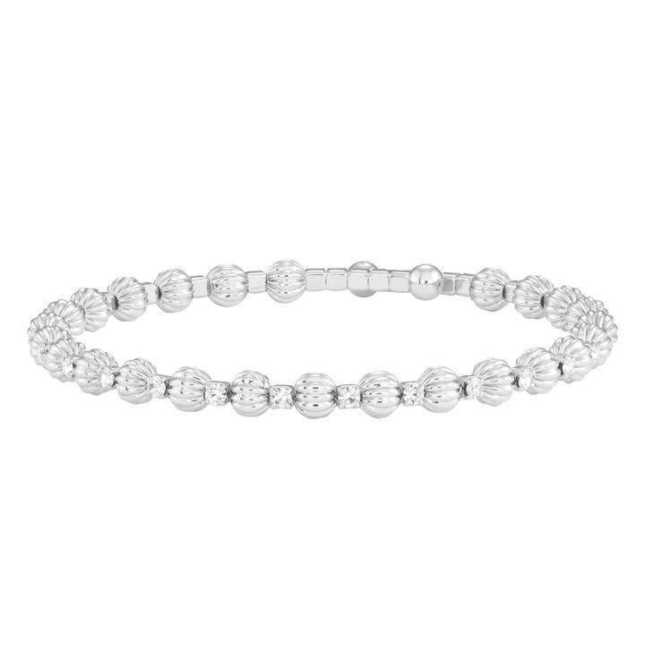 Armreif aus versilbertem Draht mit 4 mm geriffelten Perlen und Kristallen für den Großhandel von Luxe on Main LLC