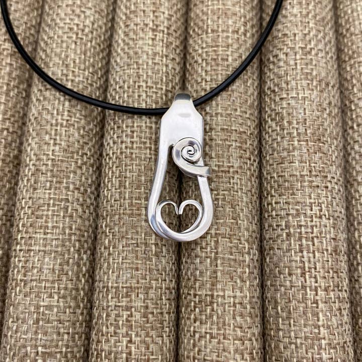 Fainty Halskette mit Herz-Gabel aus Sterlingsilber — „Amour“ für den Großhandel von Marchello Art