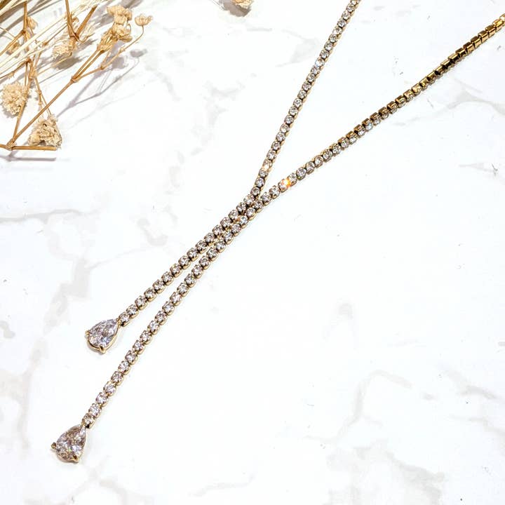 Gold Silvina necklace in stainless steel for wholesale on Faire0