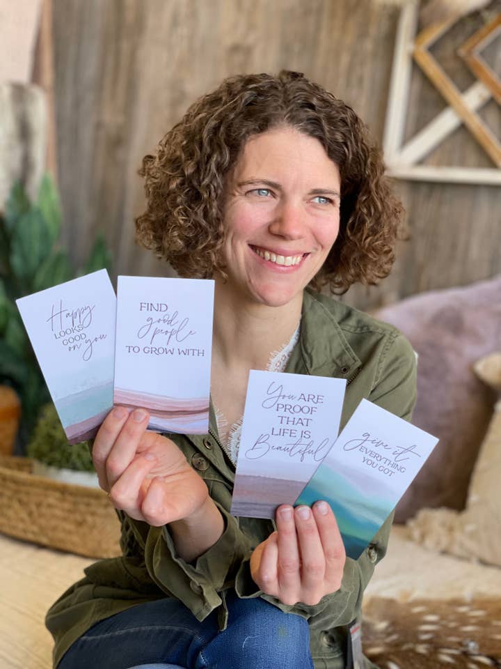 Ensemble de cartes Little Notes of Joy+support en bois pour la vente par JoyPop Print Shop