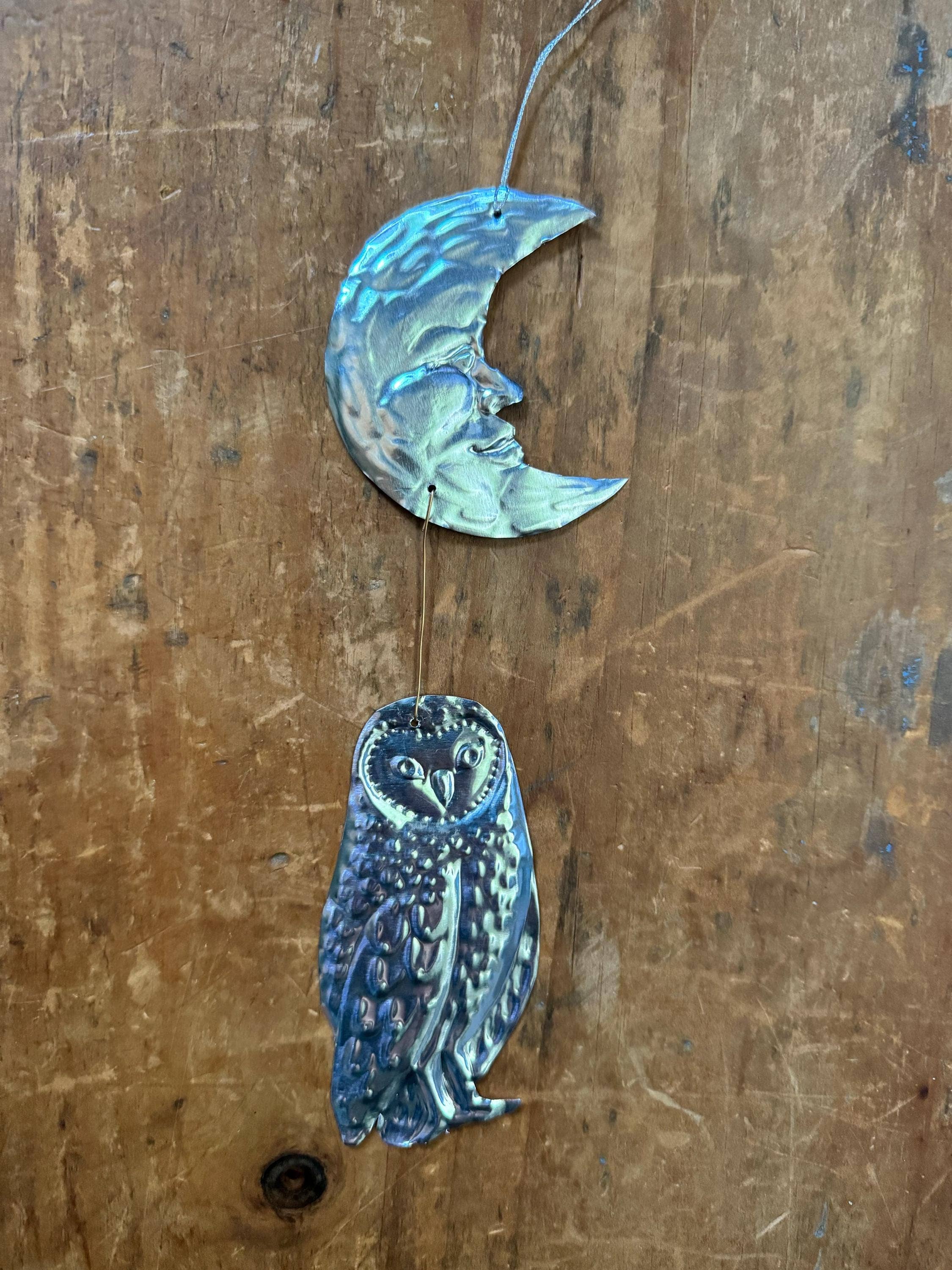 Foot Range Mountain – wholesale Wall Accent – Celestial Moon and Owl Silver Foil Embossed Wall Decor7