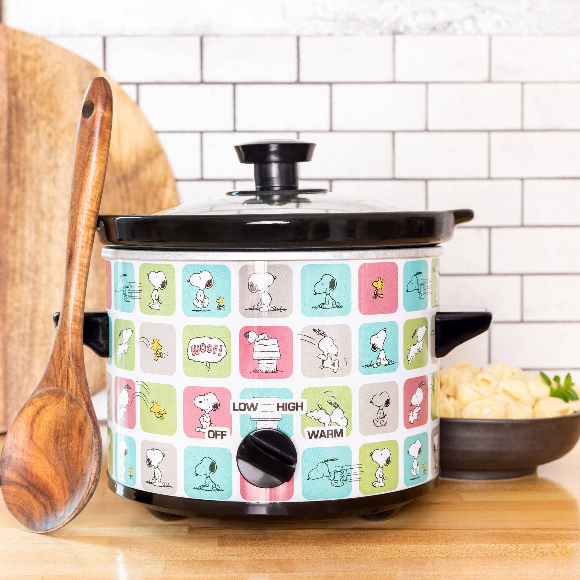 Uncanny Brands - Wholesale Cooking Pot - Uncanny Brands Peanuts Snoopy & Woodstock 2 Quart Slow Cooker0