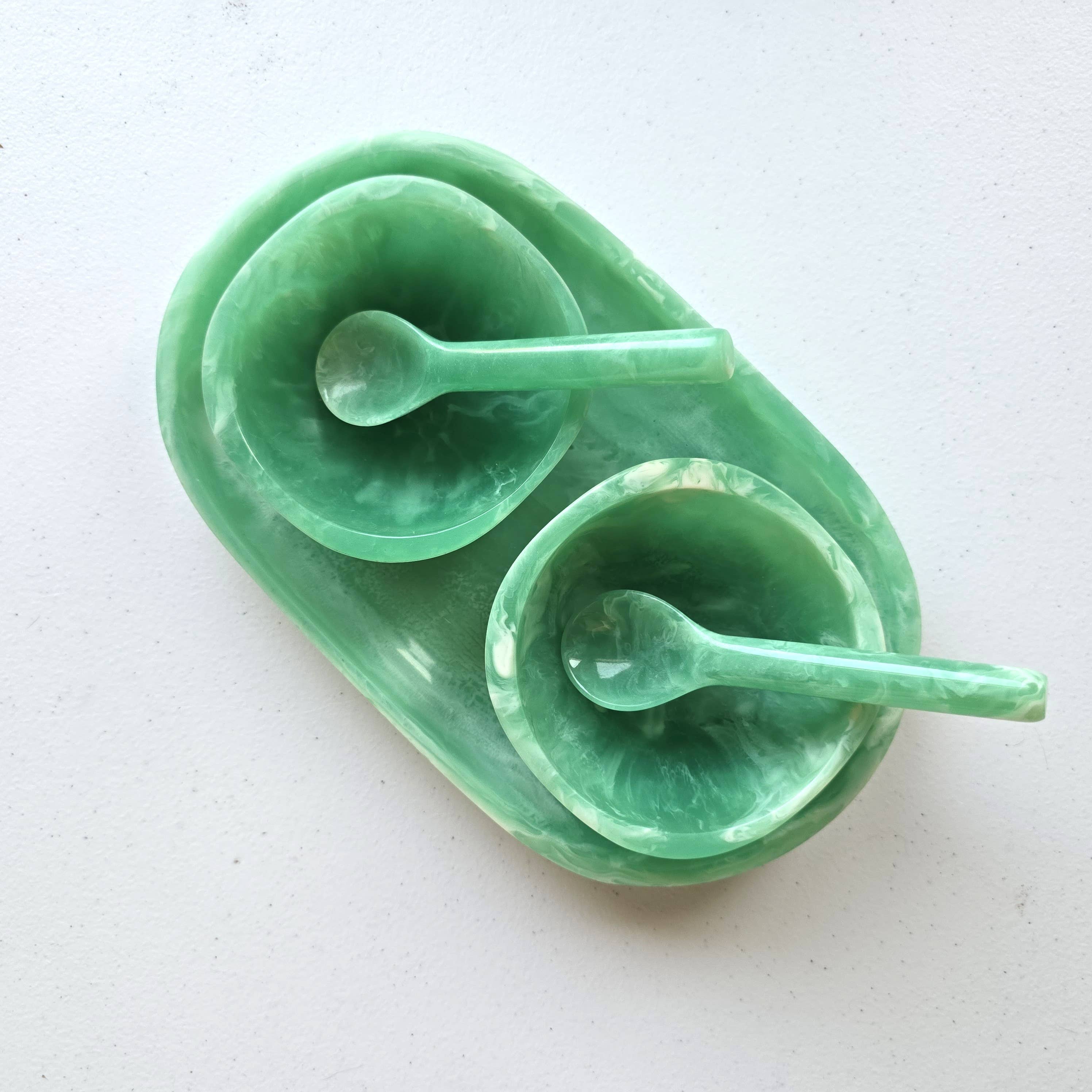 Gibb & Daan – Engroshandel Serveringsbakke – Lille serveringsbakke med 2 skåle og skeer - Håndhældt harpiks47