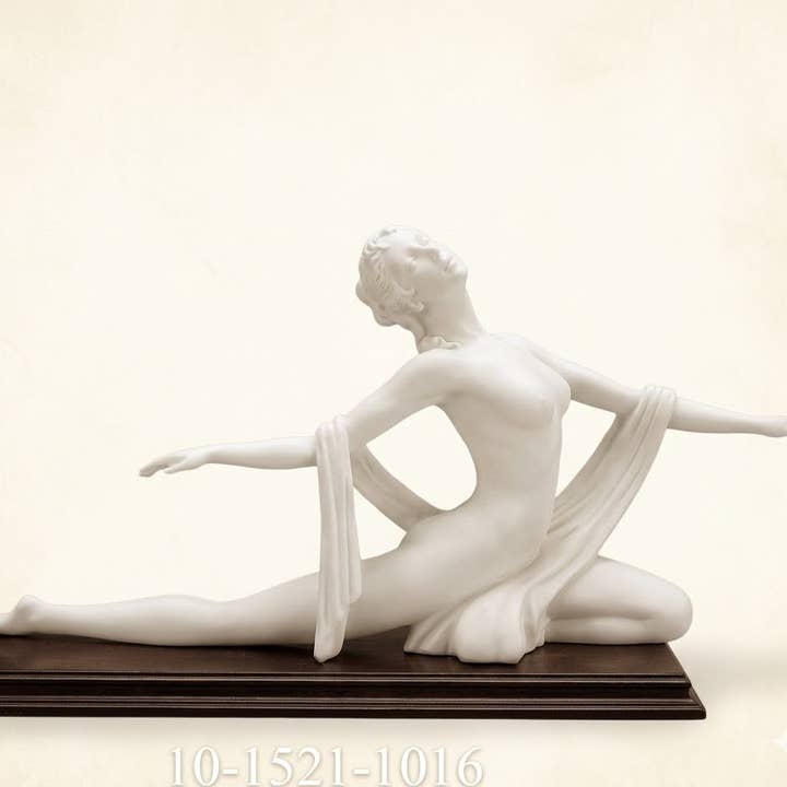 Sculpture Vénus cm 24 x 43 (9,44 x 16,9 in) poudre d'albâtre pour la vente par ArteSacraCaravaggio
