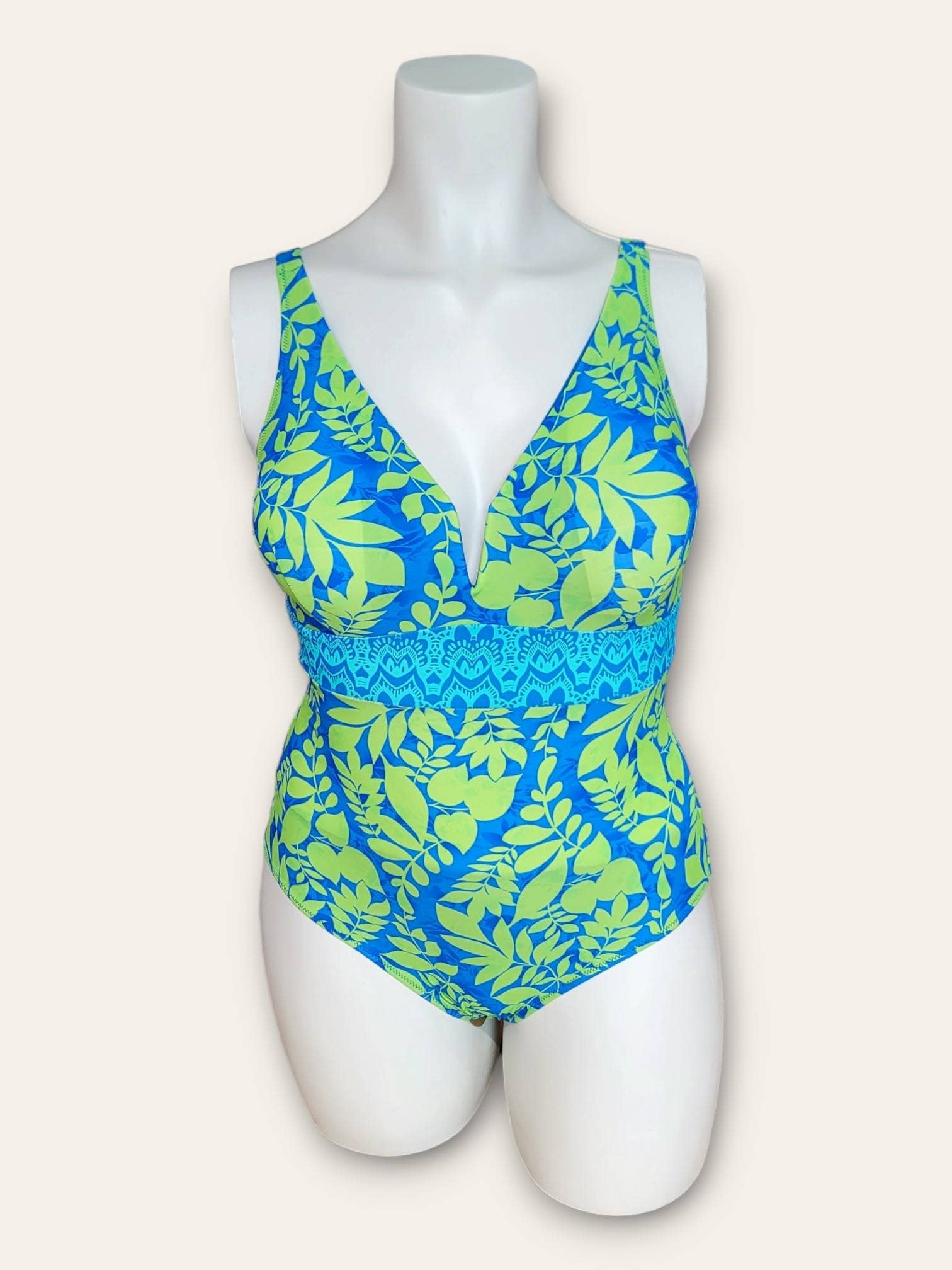 C'MELODIE - Wholesale One Piece Swimsuit - Women's - Plus Size - Timeless Swimsuit7