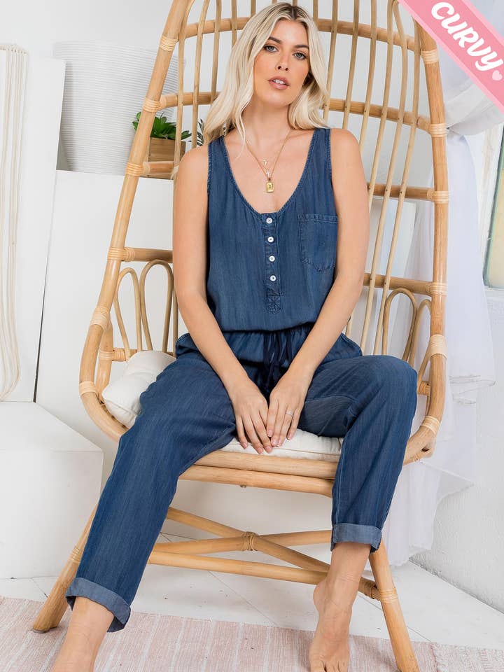 COMBINAISON UNE PIÈCE EN JEAN BOUTONNÉE SUR LE DEVANT, GRANDE TAILLE pour la vente par Sweet Lovely by Jen