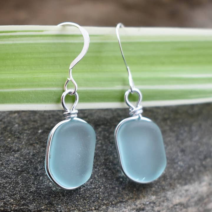 Organic solo drop glass earrings - Eco friendly Materials for wholesale by Whitelotus Design