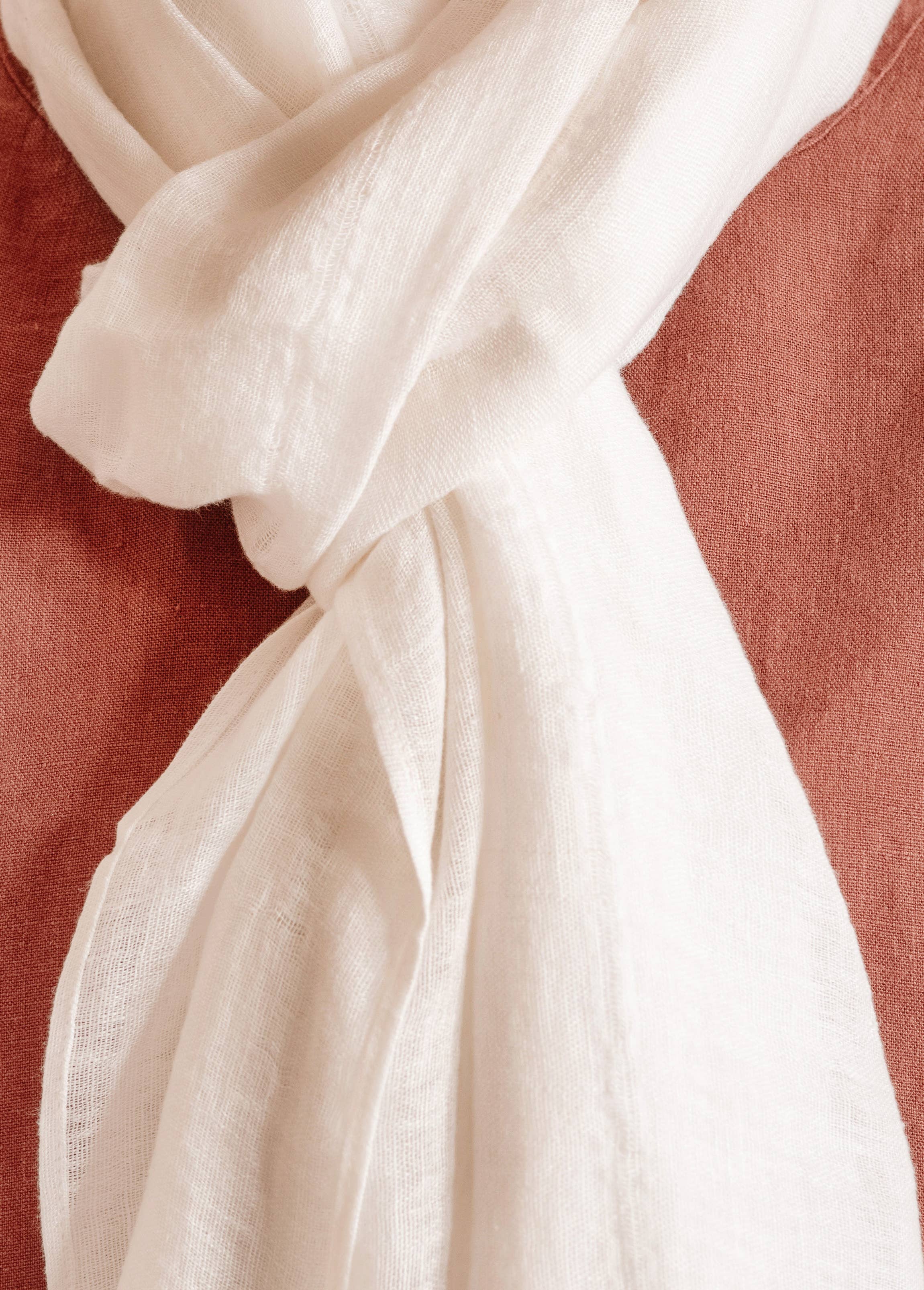 LinenQ – wholesale Scarf – Women's – Linen scarf in White color2