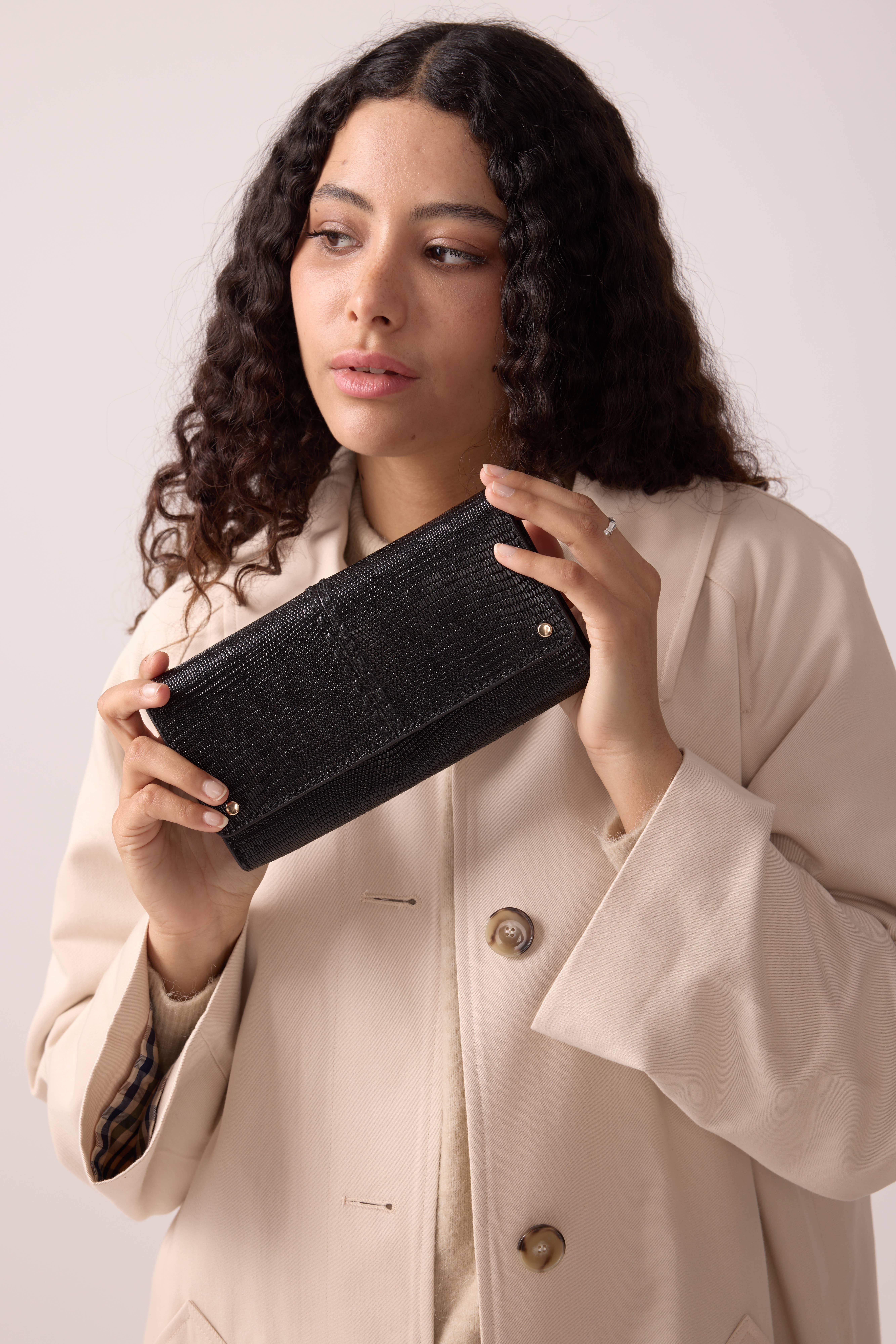 Maradji - Venta al por mayor Maletín - Mujer - CARTERA DE CUERO DE LAGARTO NEGRO GINA2