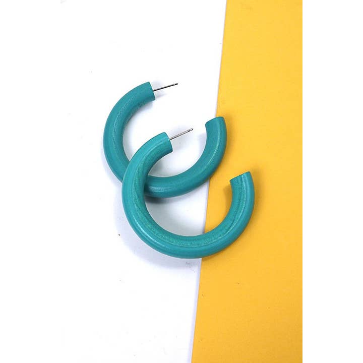 JOSSLYN by wall to wall - Wholesale Hoop Earrings - COLORFUL WOOD HOOP EARRINGS | 31E23585