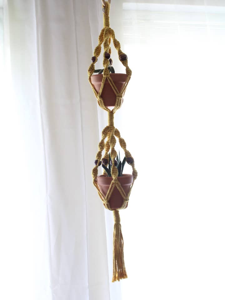 Petit cintre à double plante avec perle marron jaune pour la vente par The Crafty Glammie