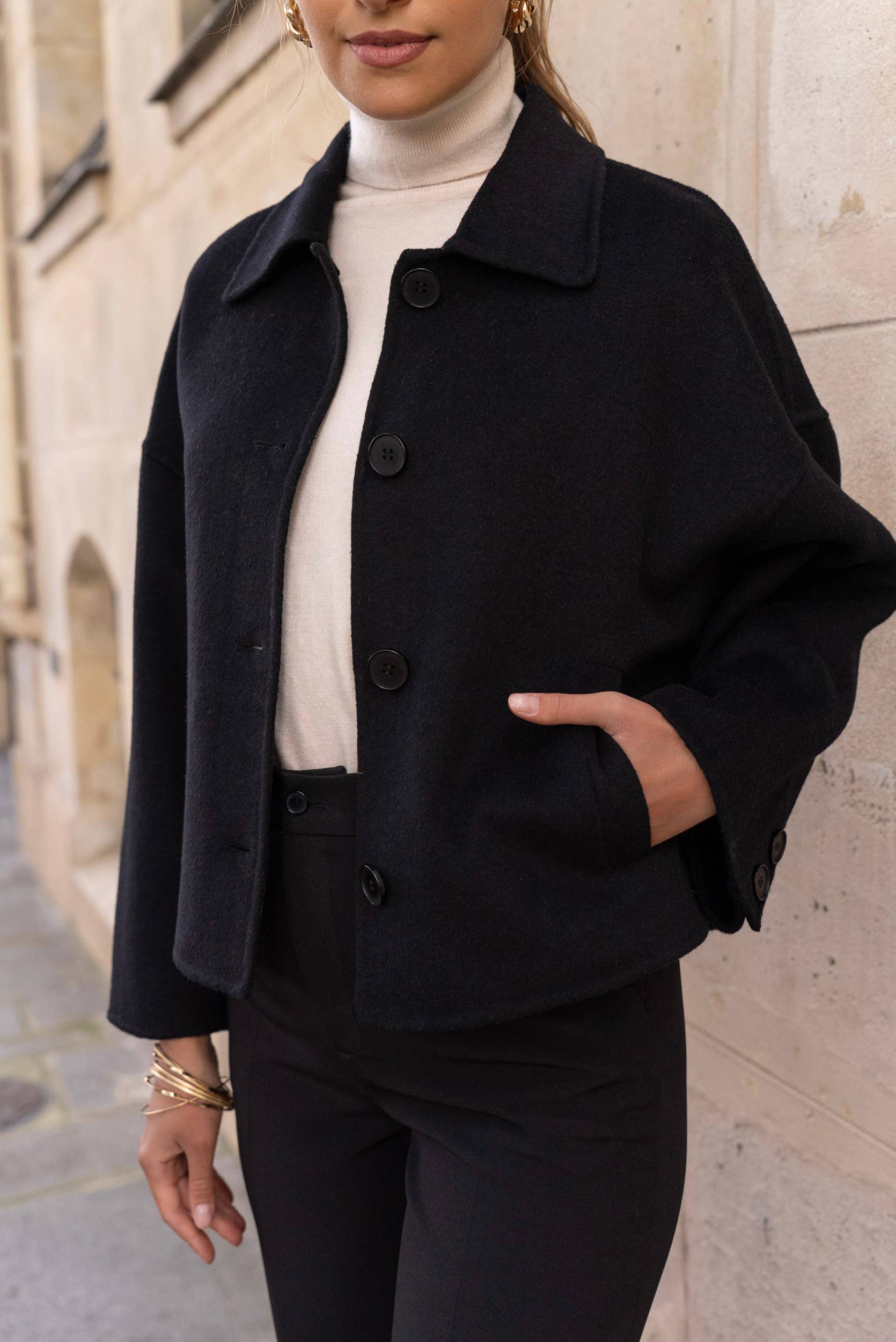 Attentif Paris - Vendita all'ingrosso Cappotto - Donna - Cappotto corto oversize artigianale in misto lana5