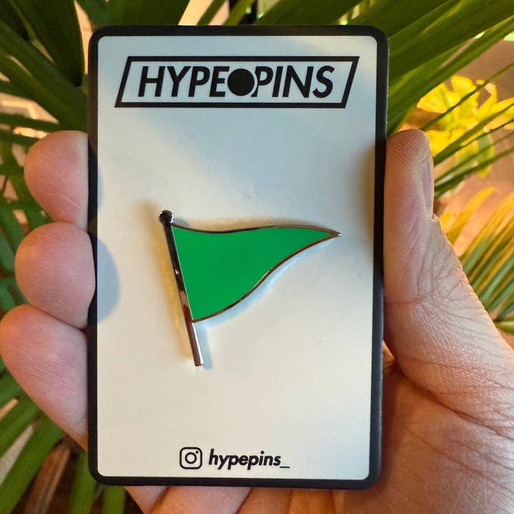 Hype Pins – Alfinete/botão de lapela por atacado – Pin de Esmalte Duro Emoji de Bandeira Verde1