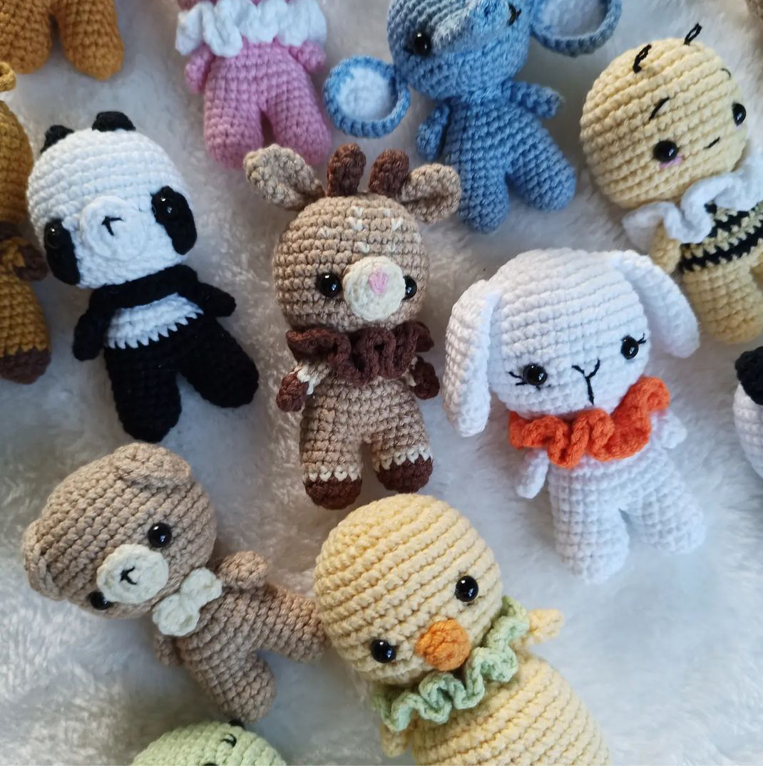 KLABELGIFT – Großhandel Kuschel-/Plüschtier – Kind & Baby – Amigurumi Häkeltier Mini-Spielzeug Schlüsselanhänger, Bio-Spielpuppe3