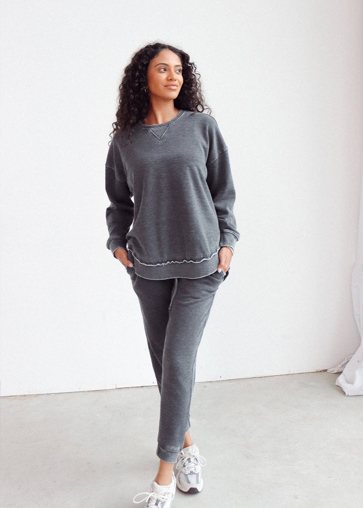 chicka-d – Großhandel Loungewear-Set – Damen – Passendes Set The Campus Pullover+Jogger0