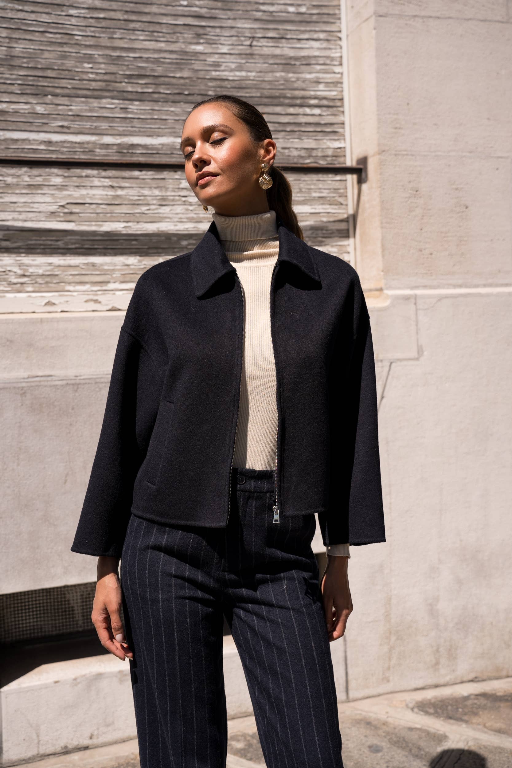 Attentif Paris - Wholesale Coat - Women's - Hand-sewn short coat in blended wool with zip closure34