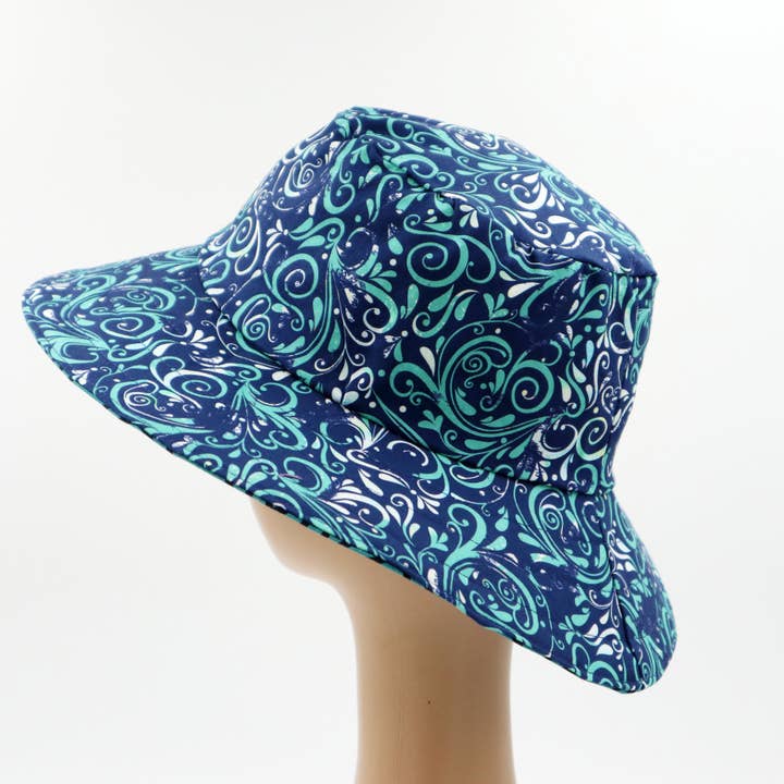 Chapeau de soleil réversible - Tailles pour femmes et filles - cachemire, géométrique pour la vente par Kiss My Patootie