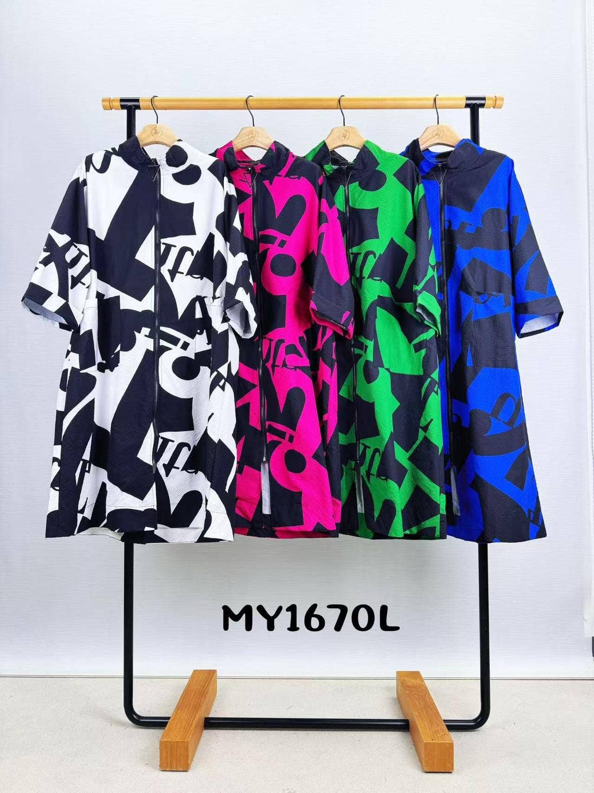 SWEET MAGIC MODA Y COMPLEMENTOS - Wholesale Raincoat - Women's - PRINTED HOODED RAINCOAT0