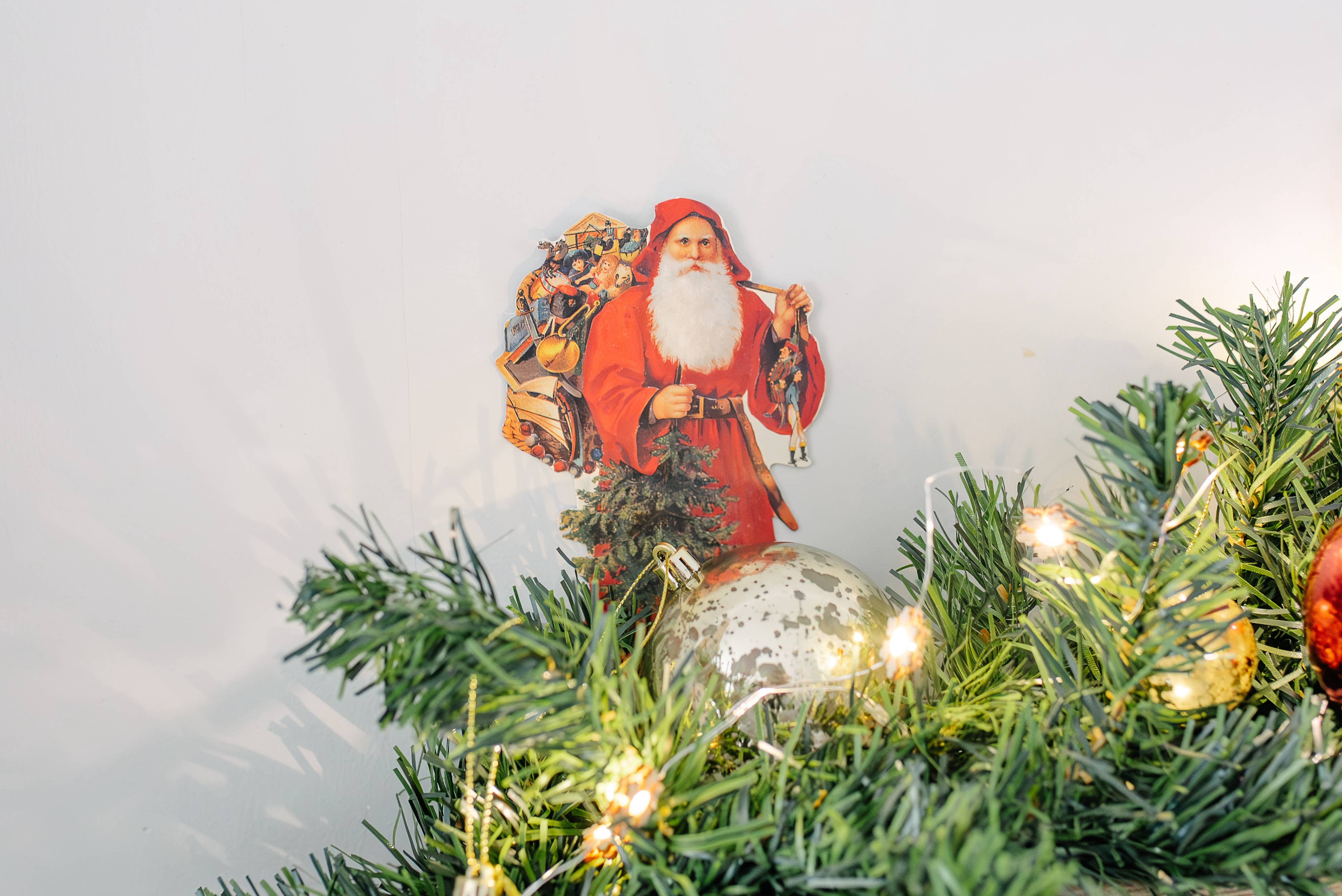 Mamelok - Wholesale Christmas Card - FATHER CHRISTMAS AND SACK NOSTALGIC CHRISTMAS CARD1