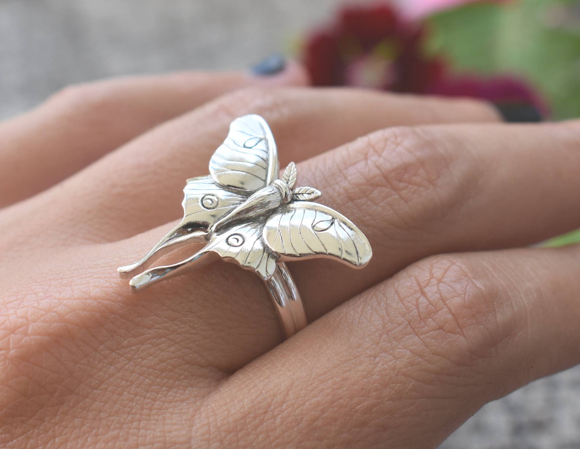 A Wild Violet – Anel de cocktail/declaração por atacado – Anel Luna Moth6