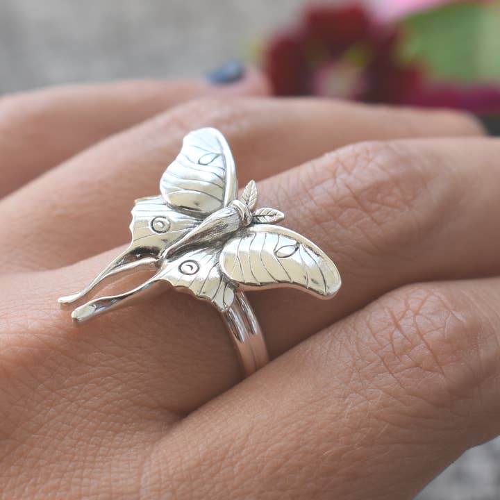 A Wild Violet – Anel de cocktail/declaração por atacado – Anel Luna Moth6