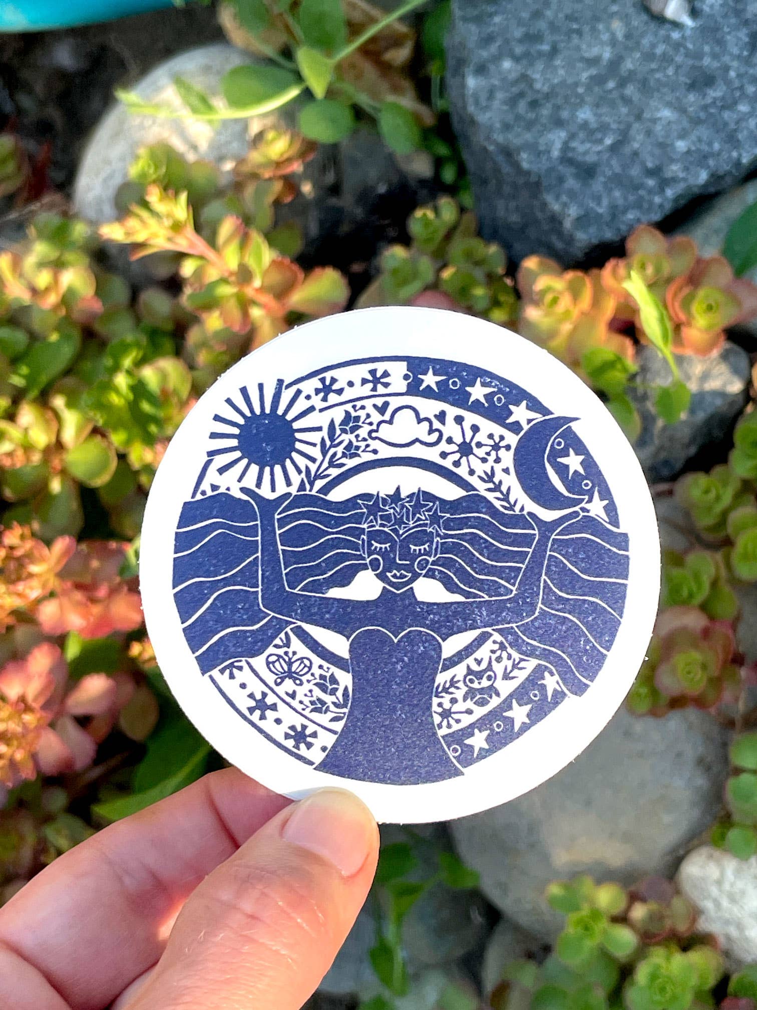 Tori Tornado – wholesale Klistermärke – Solståndet Gudinna Klistermärke