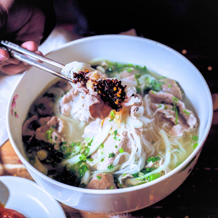 Jungle Kitchen - Wholesale Hot Sauce - Extra Spicy Chili Oil4