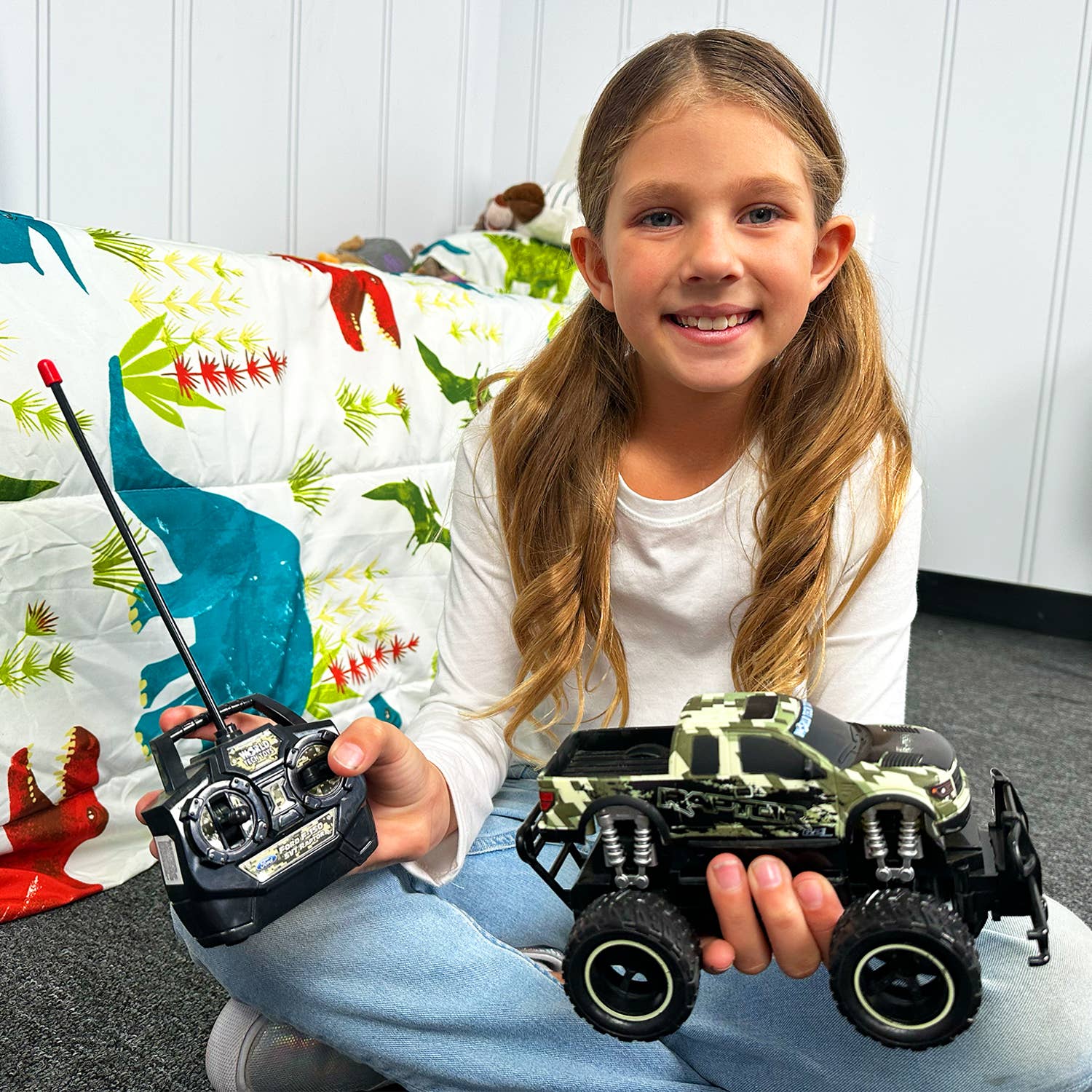 World Tech Toys - Wholesale Electronic Toy - Kids & Baby - Digital Camo 1:24 Licensed Ford F-150 SVT Raptor RC Truck3