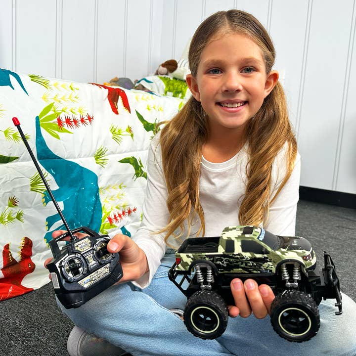 World Tech Toys - Wholesale Electronic Toy - Kids & Baby - Digital Camo 1:24 Licensed Ford F-150 SVT Raptor RC Truck3