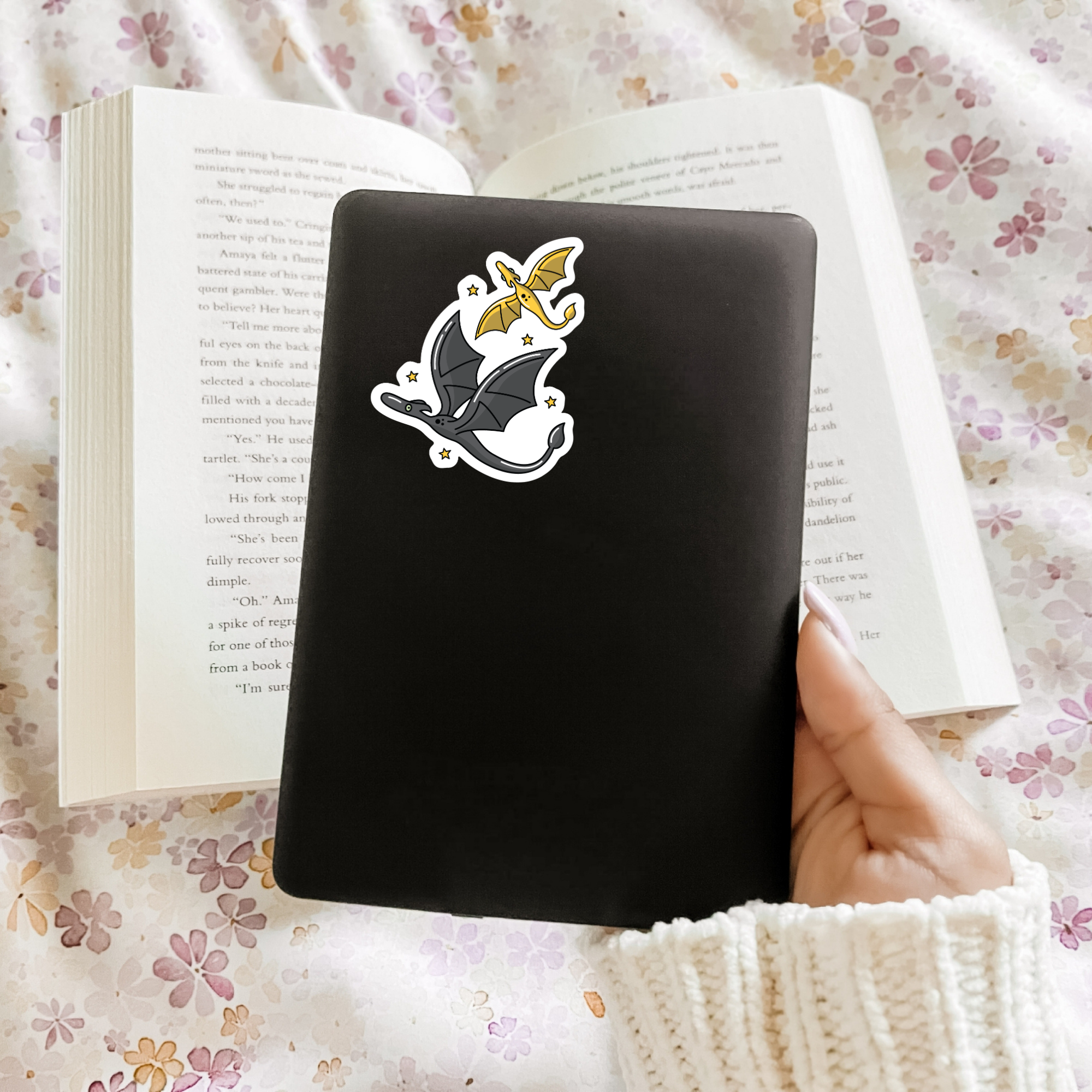 Chapter & Craft Studio - Wholesale Sticker - Sticker Vierde vleugel draken1