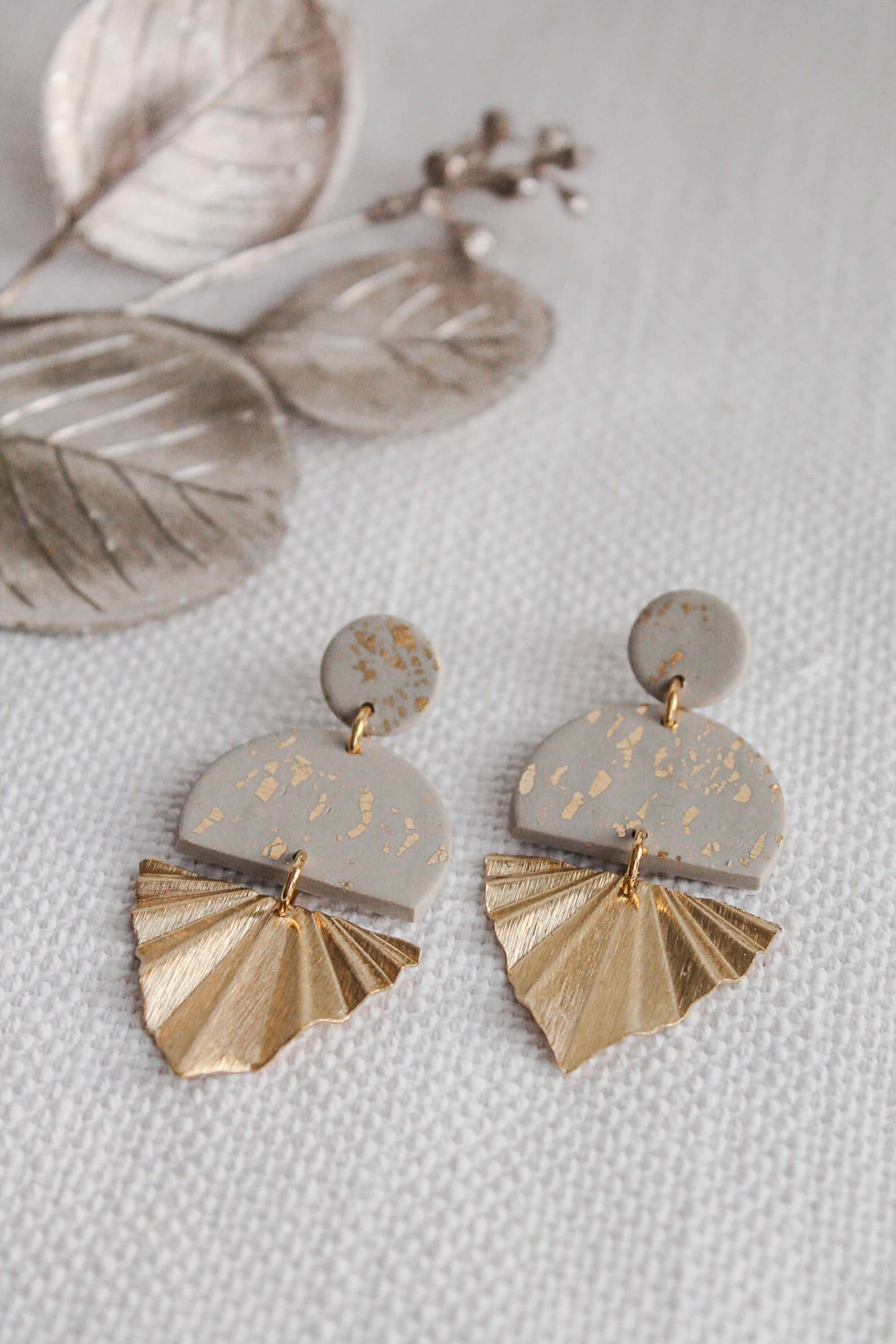 LESVARANDCLAY - Wholesale Dangle Earrings - Golden Eve