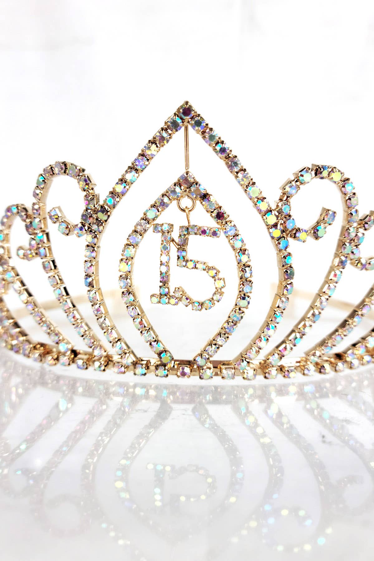 Chicas – Großhandel Tiara – Damen – Quinceanera Tiara mit hängendem 15 Anhänger HT906-2