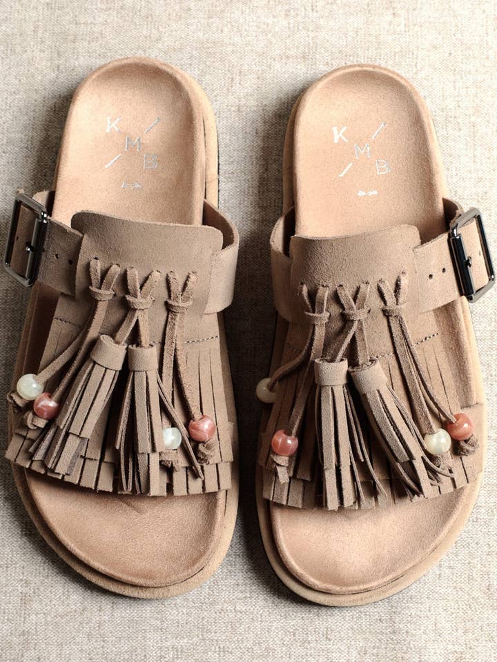 HELENA BEADS TAUPE – Biosandalett med fransar och pärlor för wholesale av KMB Shoes