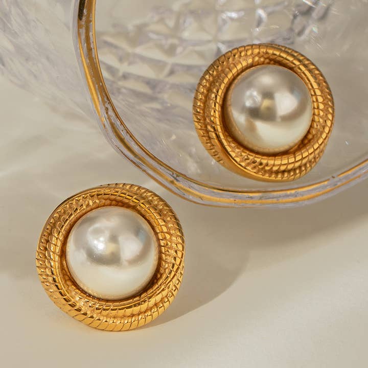 Orecchini a perno in acciaio inossidabile color oro con perla artificiale per la vendita all'ingrosso da parte di SHINE BUY