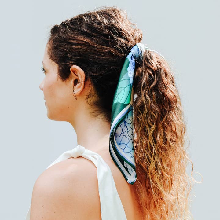 Arlo Goods – Großhandel Schal – Damen – Seidenschal mit Schlange und Hortensien9