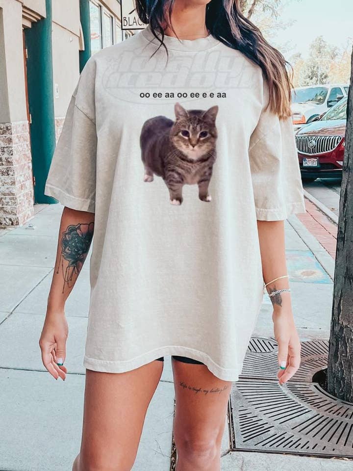 T-shirt mème de chat OO E E A A pour la vente par Totally Iced Out