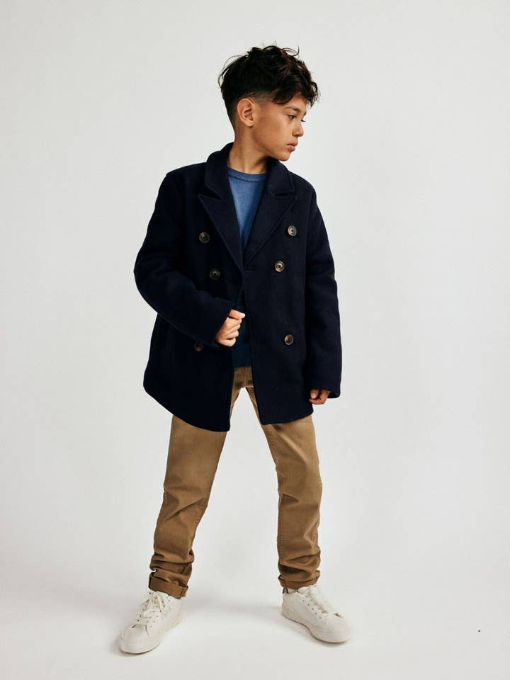 Cappotto doppiopetto per ragazzi con revers blu navy 2-14 anni per la vendita all'ingrosso da parte di Minoti sp. z o.o.