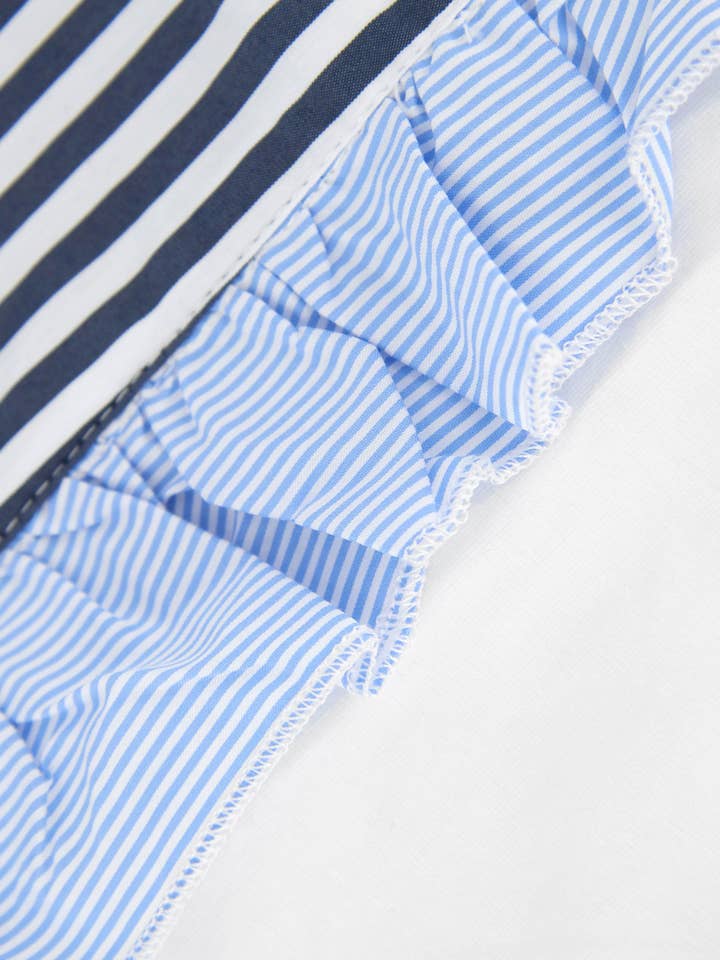 Bianco/Blu Top a maniche corte color block con volant in vendita all'ingrosso su Faire2