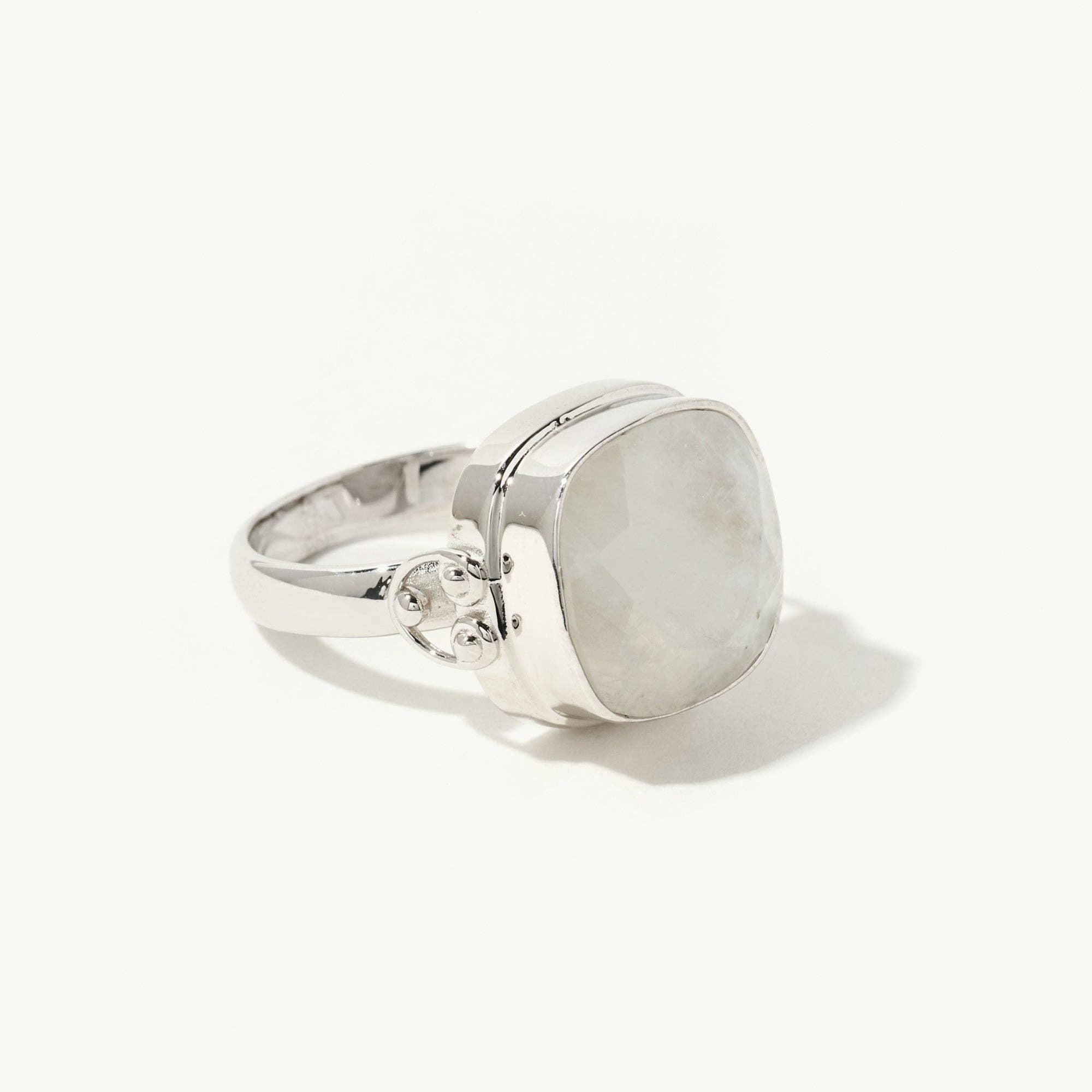 Ideaure Jewelry - Wholesale Cocktail/Statement Ring - Lilla Gemstone Ring1