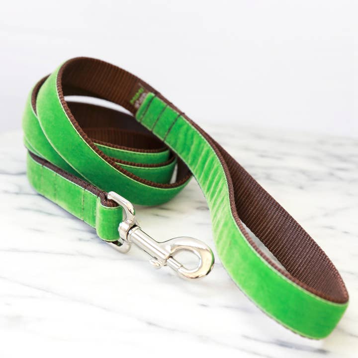Kelly Green Velvet Designer Dog Leash – ‘Oscar’ for wholesale by Mimi Green