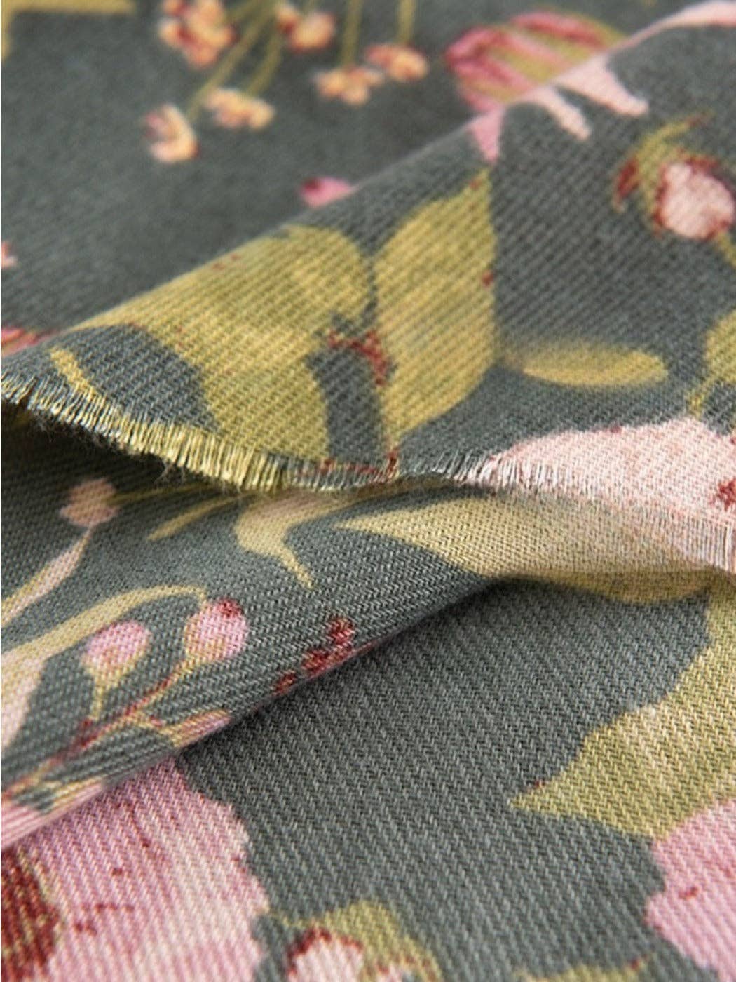 Funkyrel® Atzbranding Limited - Wholesale Scarf - Women's - Scarvii - Winter Floral Print Scarf & Shawl6