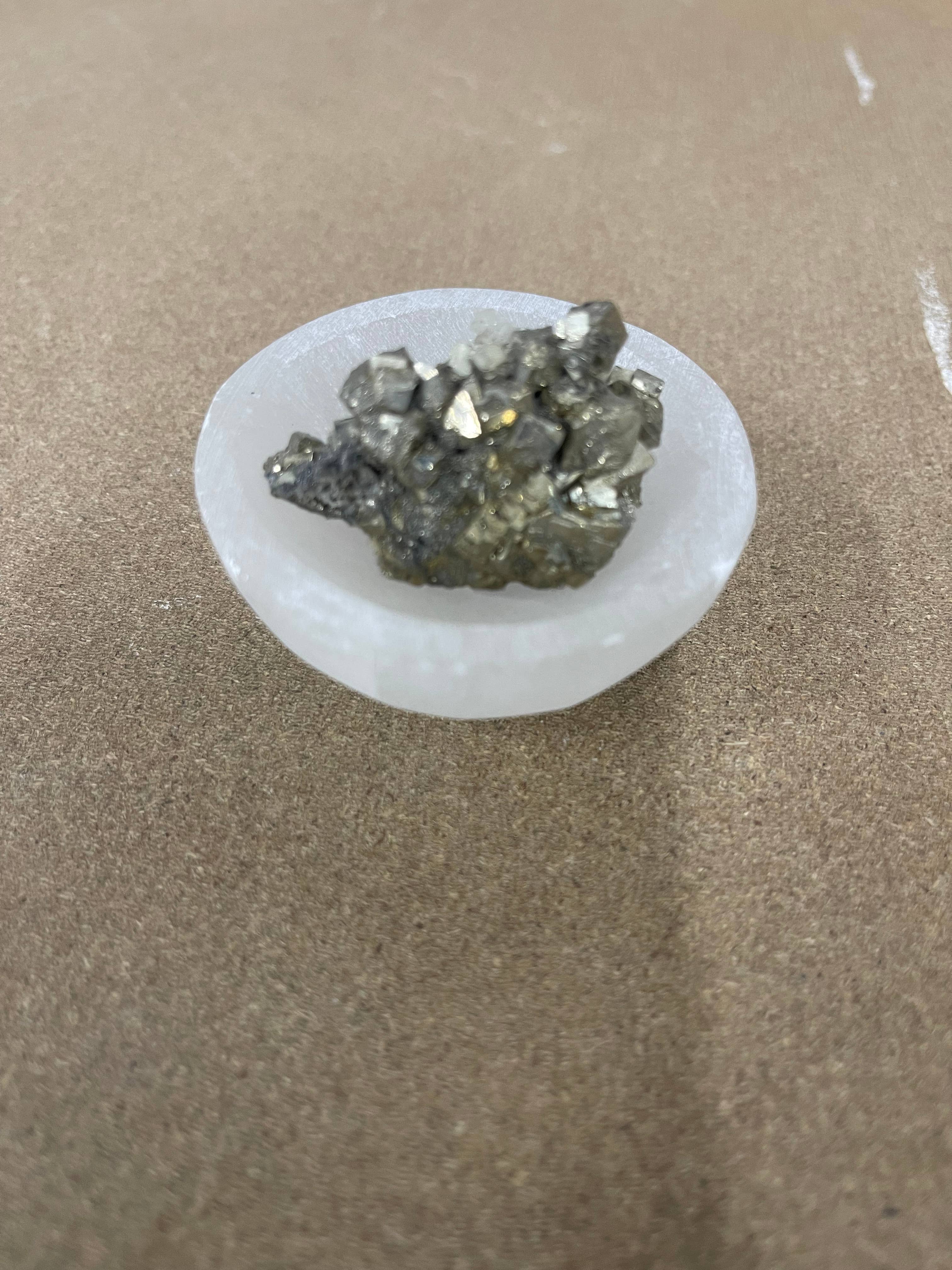 Casablanca Exports - Wholesale Spirituele steen/kristal - Mini ronde bak van 6 cm seleniet2