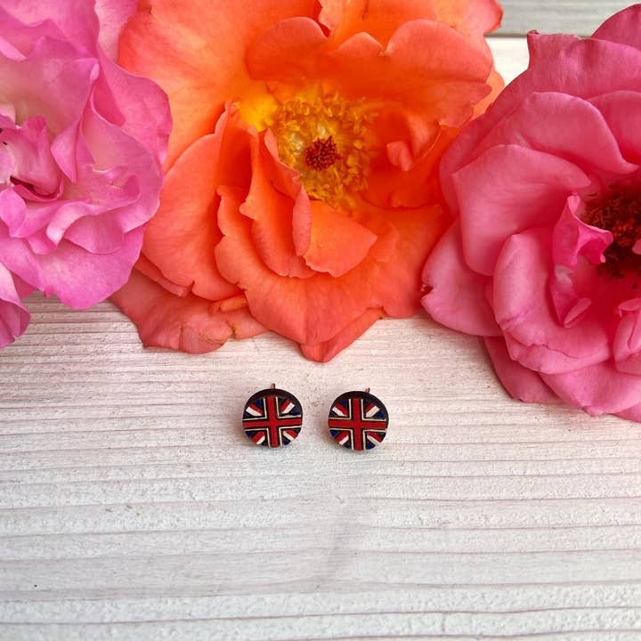 Houten oorbellen met Britse vlag voor wholesale door Daffodil