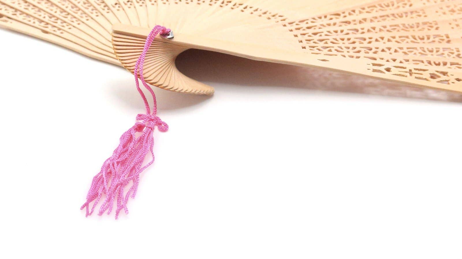 Ekoobou – Ventilador dobrável acessório por atacado – Leque de bambu vazado com tassel decorativo2